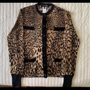 Leopard sweater set w Chanel-styling MADE IN ITALY